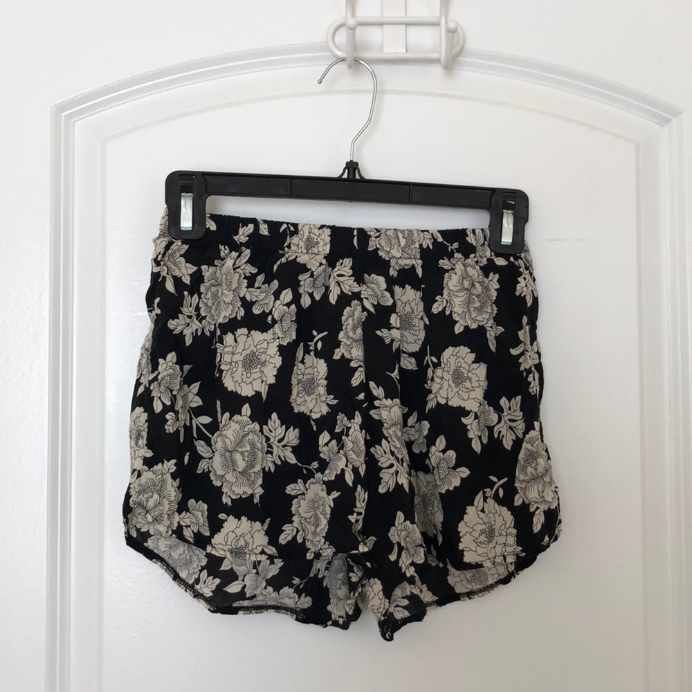 Floral cloth shorts